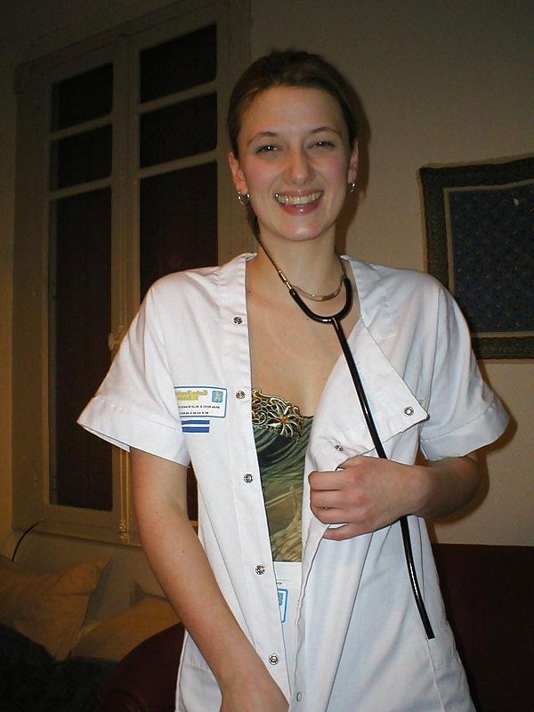 25P Brunette nurse