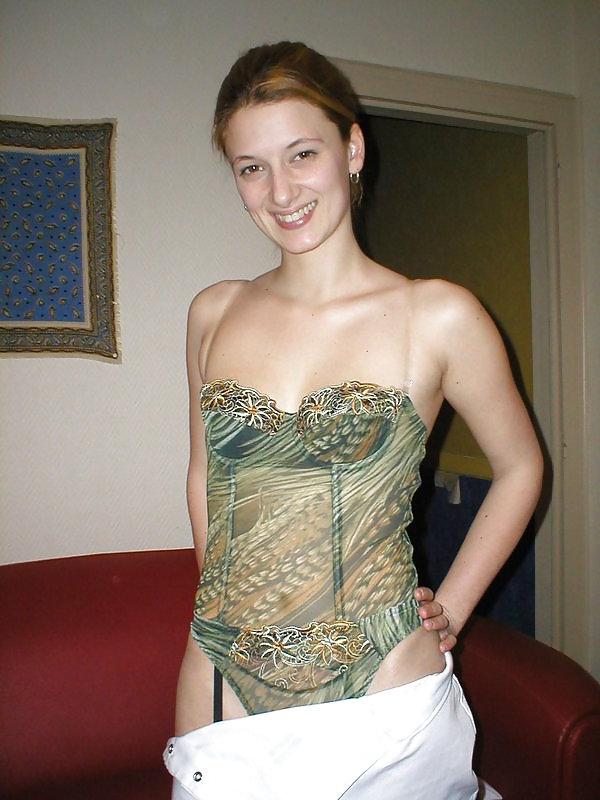 25P Brunette nurse