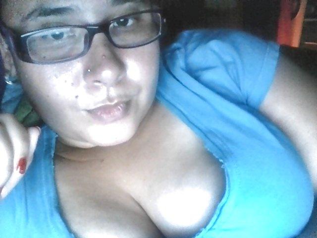 25P Horny latina!