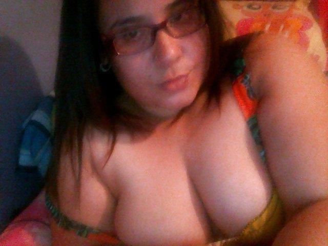 25P Horny latina!