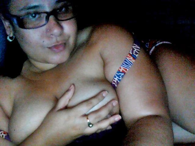 25P Horny latina!