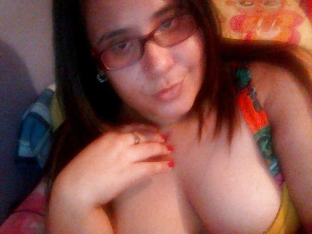 25P Horny latina!