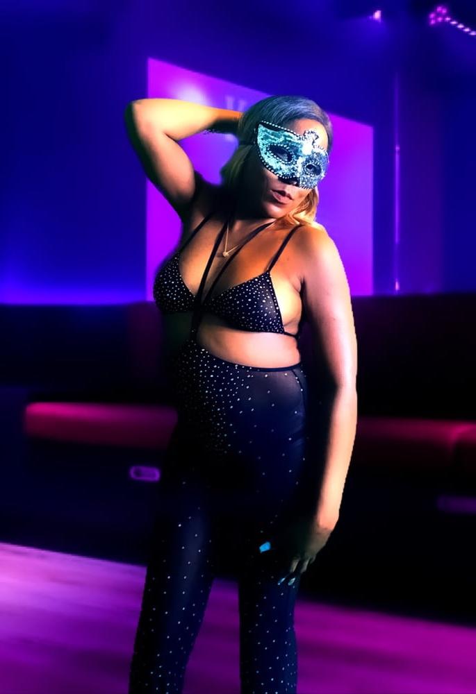 4P WAP partr to The Diamondz players Gentlemen Club photo shot