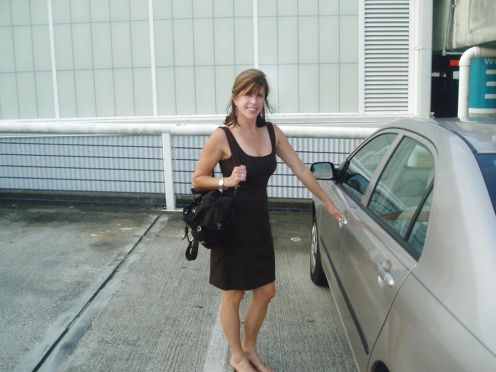 25P Slut Wife Mona From SmutDates.com