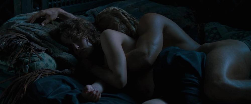25P Male celeb Brad Pitt nude in Troy (2004)