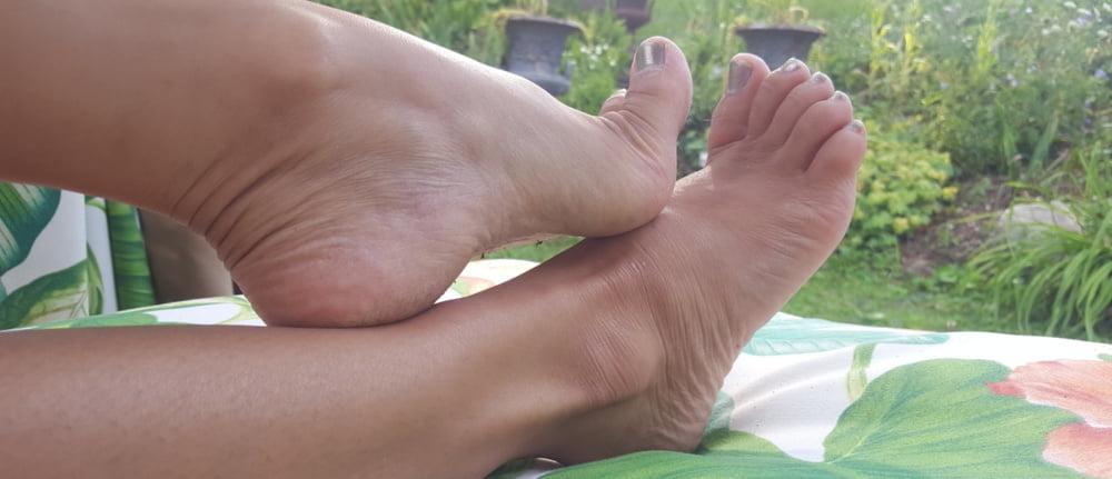 25P Sexy Asian Feet