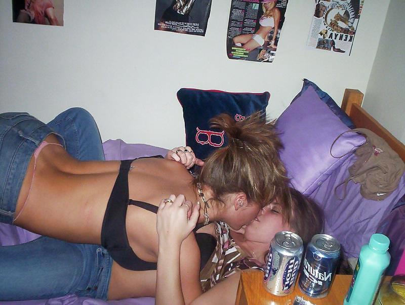 25P Queens in jeans LII - for my lesbian friends only.