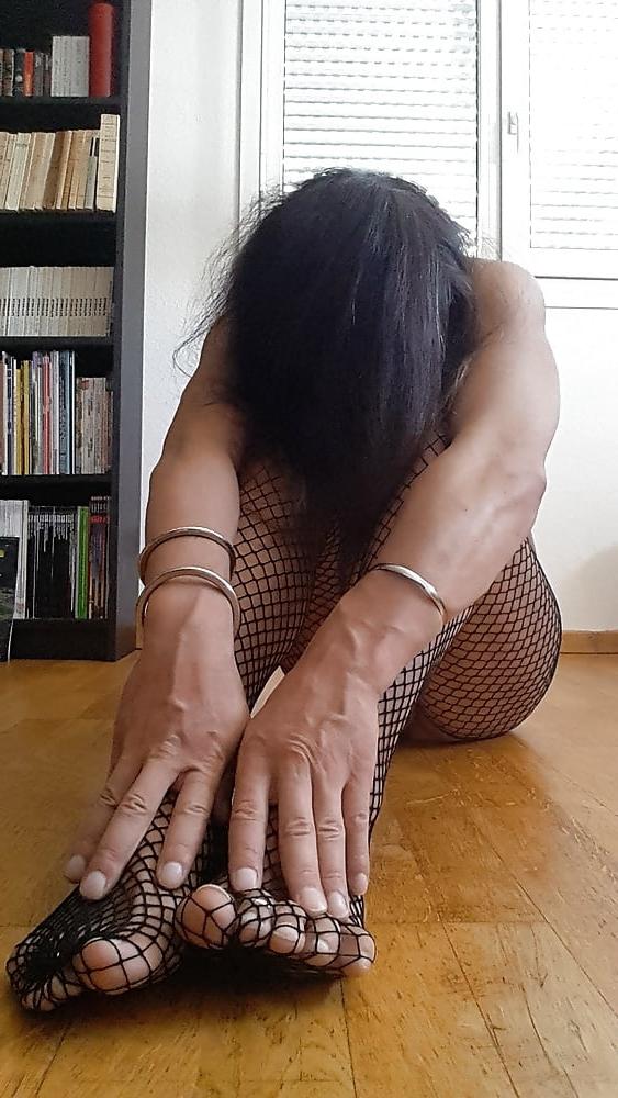 25P Tygra in open fishnet pantyhose 2
