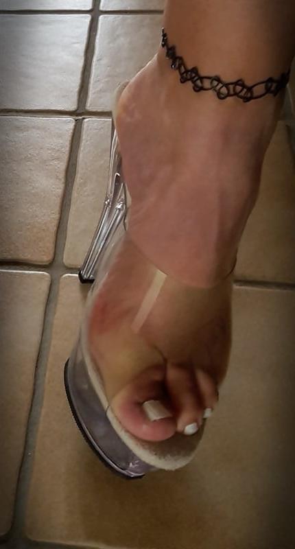15P Barefeet ++ Clear Heels Mules ++ Anklets ++ White Toe Nails