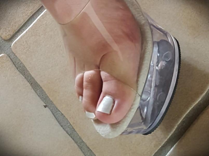 15P Barefeet ++ Clear Heels Mules ++ Anklets ++ White Toe Nails