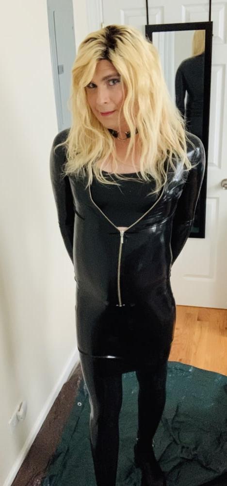 25P Stacy loves latex