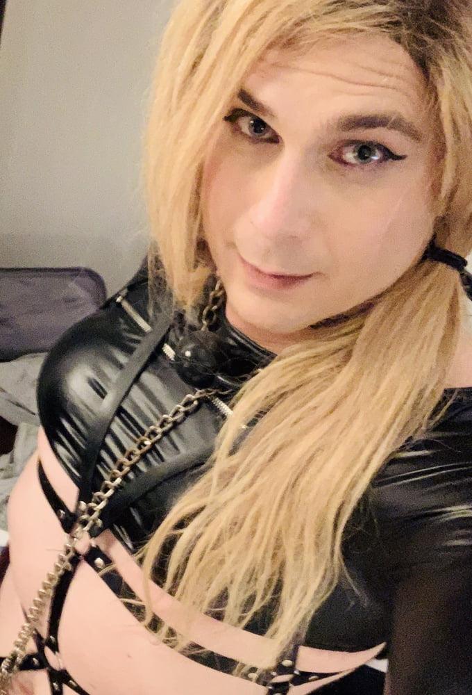 25P Stacy loves latex