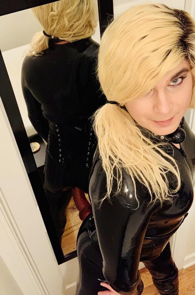 25P Stacy loves latex