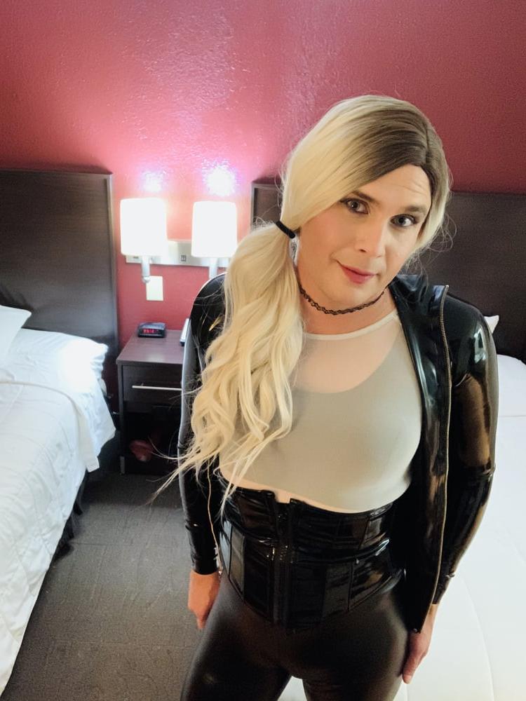 25P Stacy loves latex