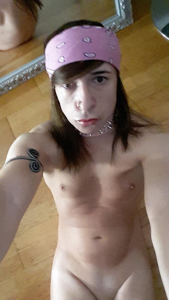 25P Tygra try her pink necklace for the first time,part 2