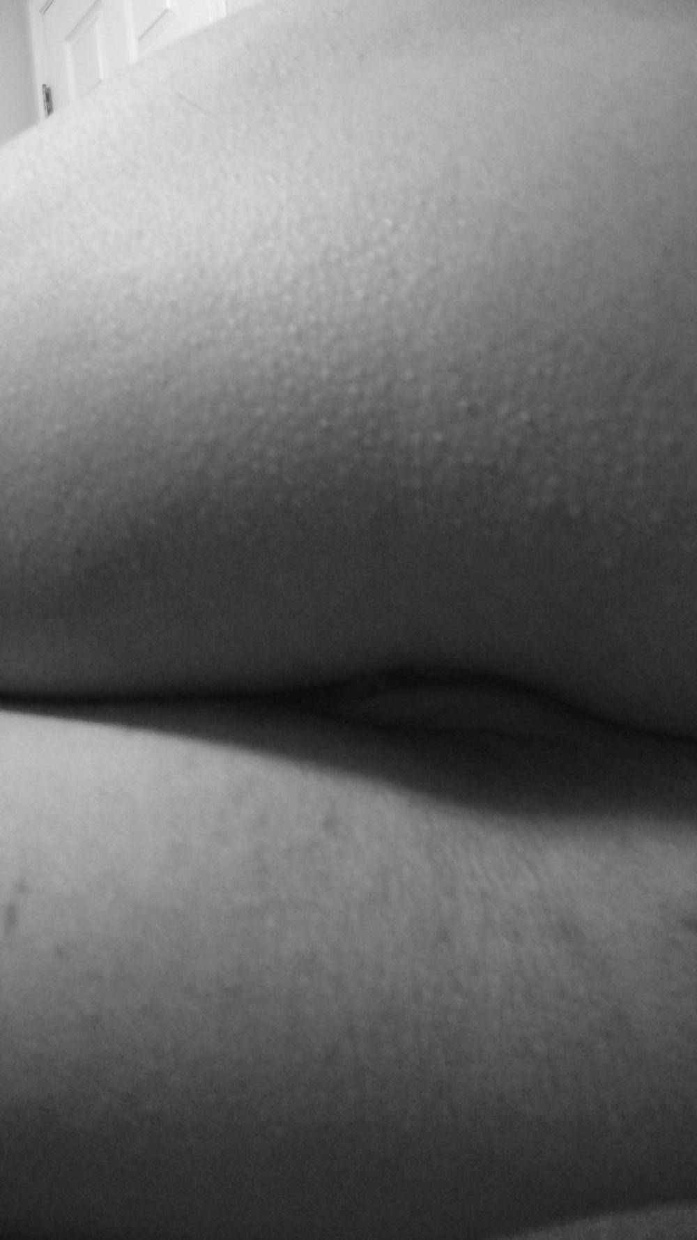 25P Black and White