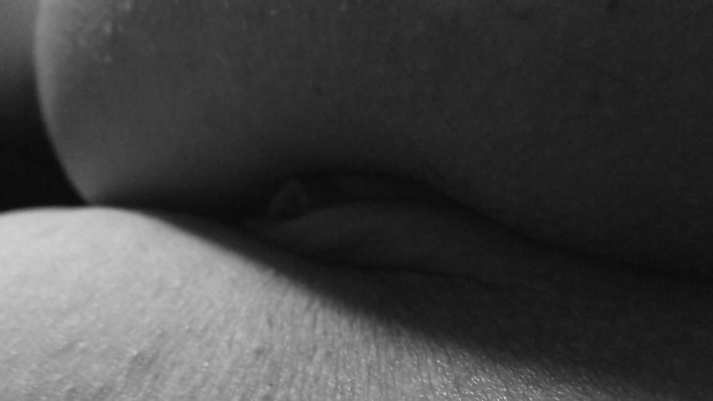 25P Black and White