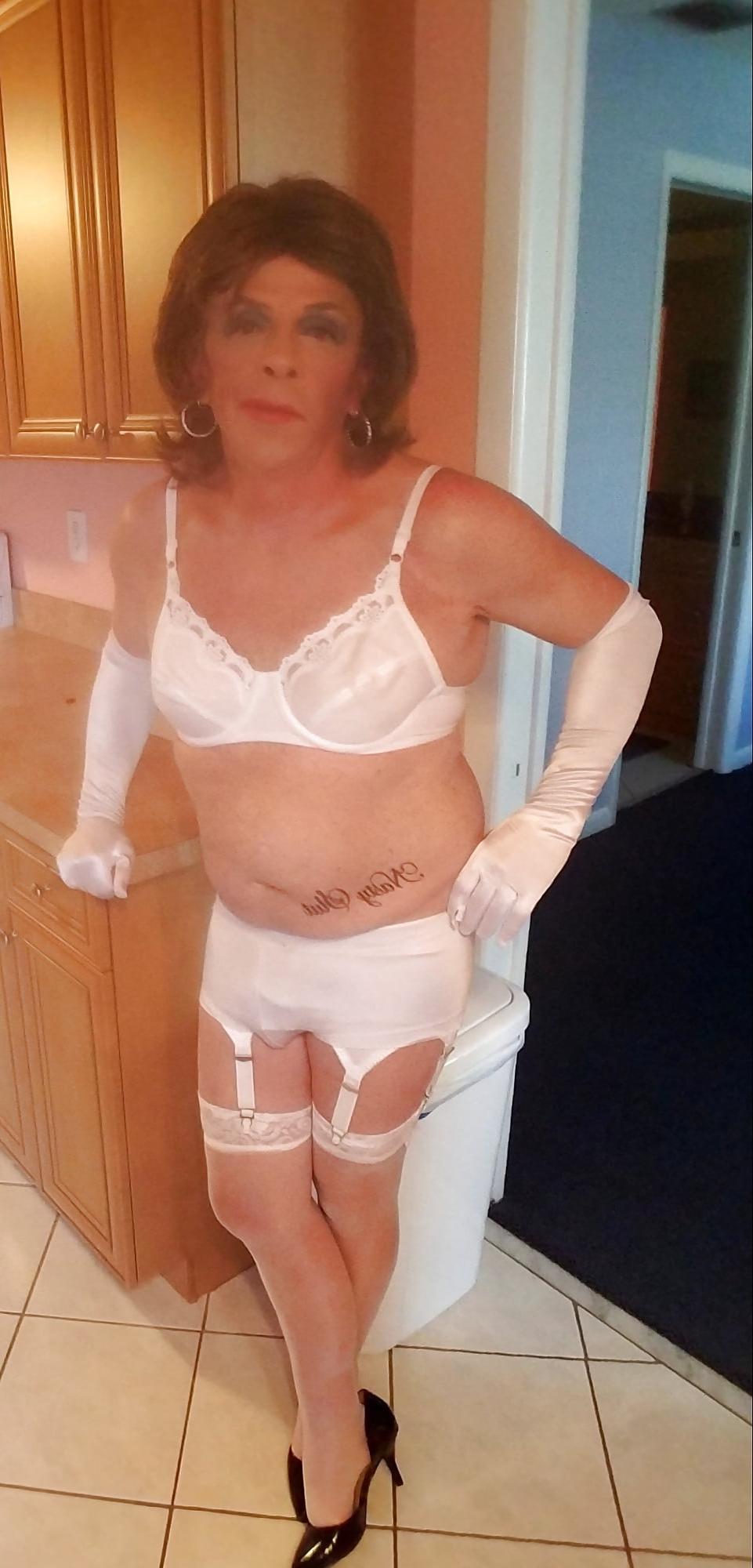 25P Roberta Bryan all in white for the start of 2018 !!!!!
