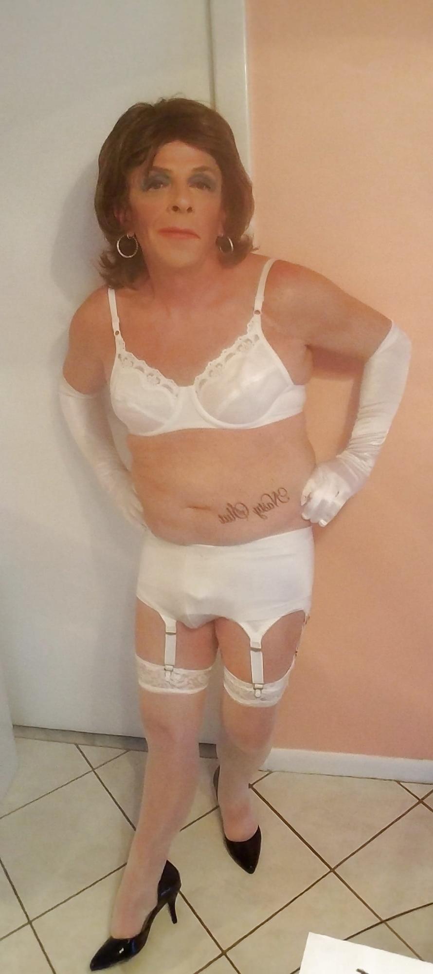 25P Roberta Bryan all in white for the start of 2018 !!!!!