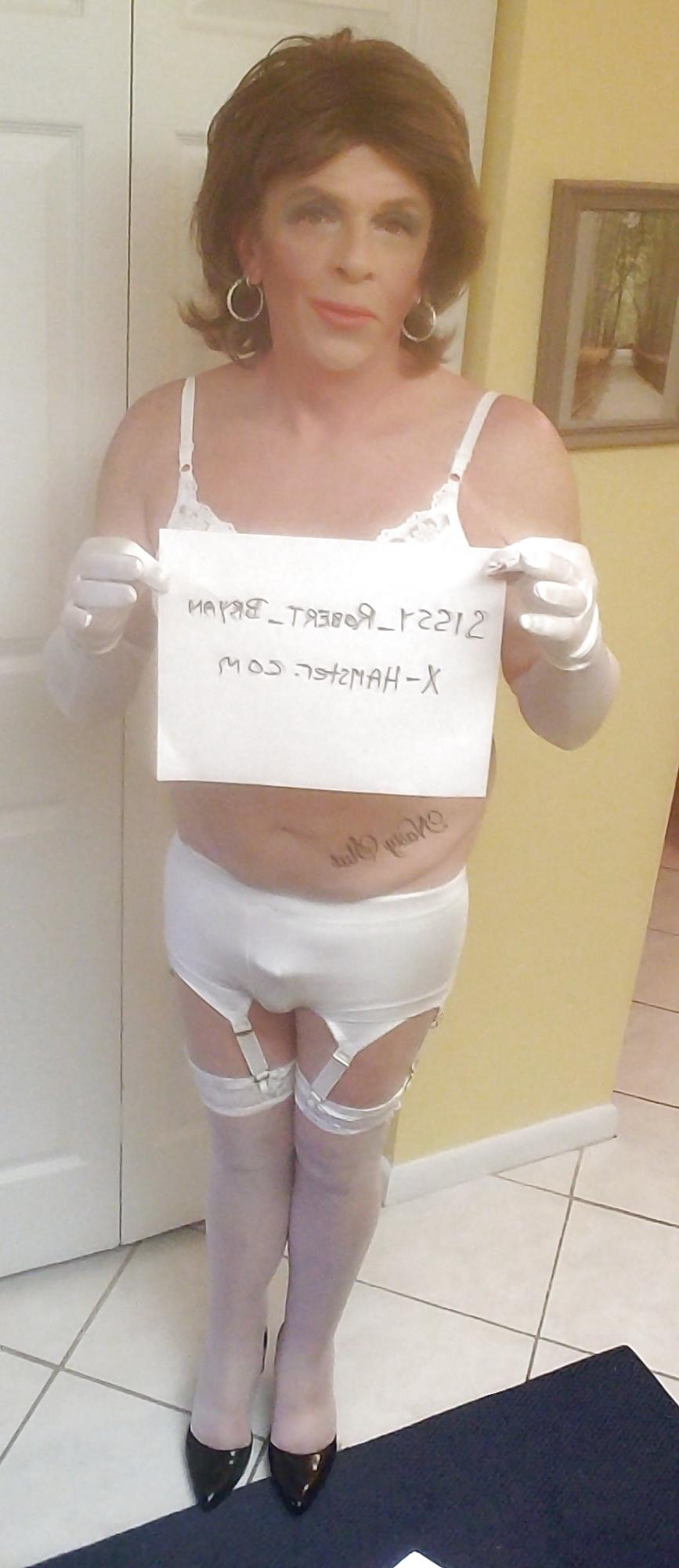 25P Roberta Bryan all in white for the start of 2018 !!!!!
