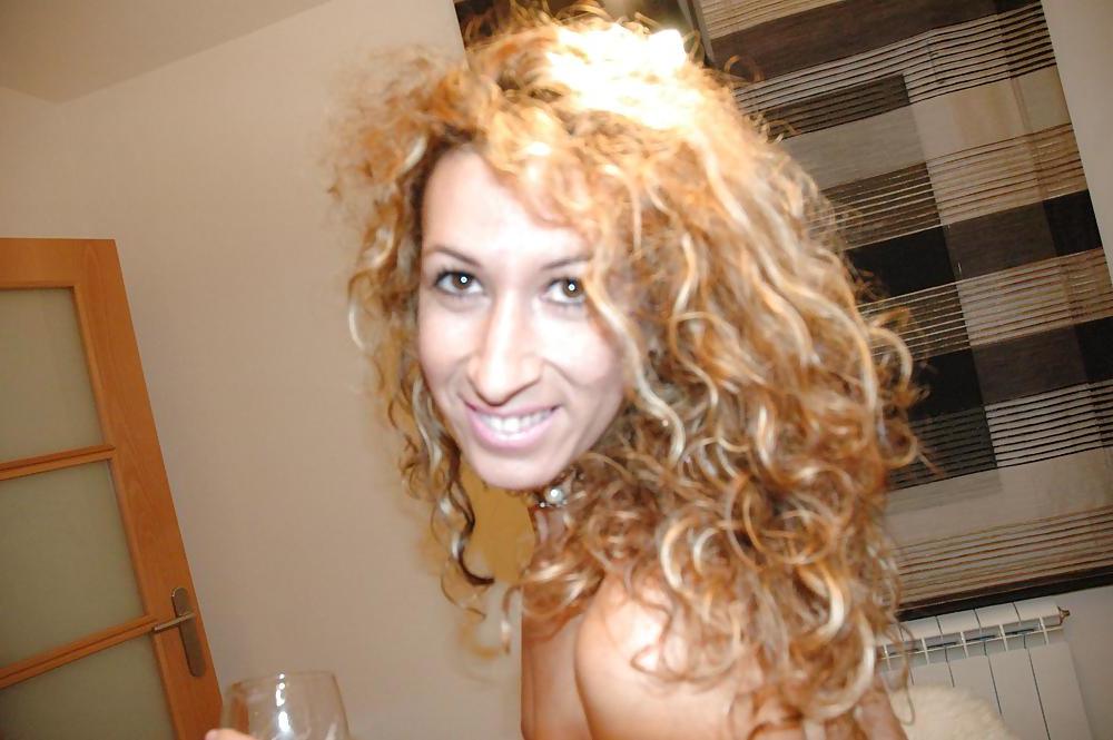 25P HOT LATINA POSING