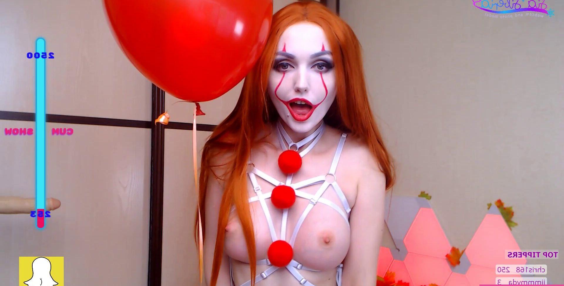 25P Clown Girls nude