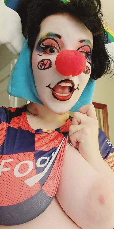 25P Clown Girls nude