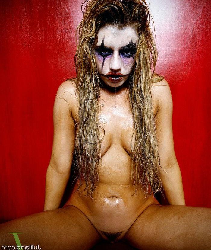25P Clown Girls nude