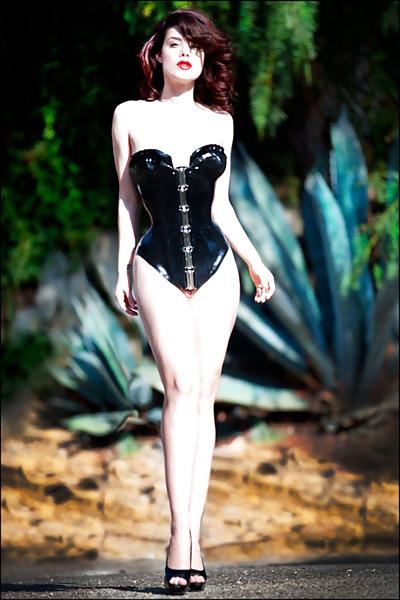 25P Chicks In Latex,By Blondelover