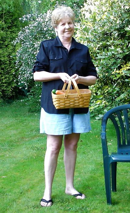 23P Hairy Moms and Grannies Next Door