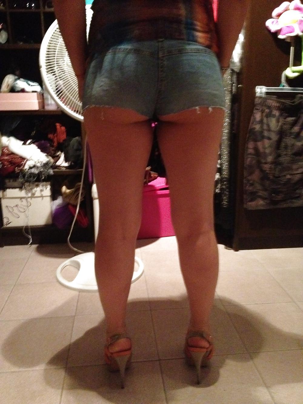 11P Esposa puta en shorts.wife slut latin milf in shorts