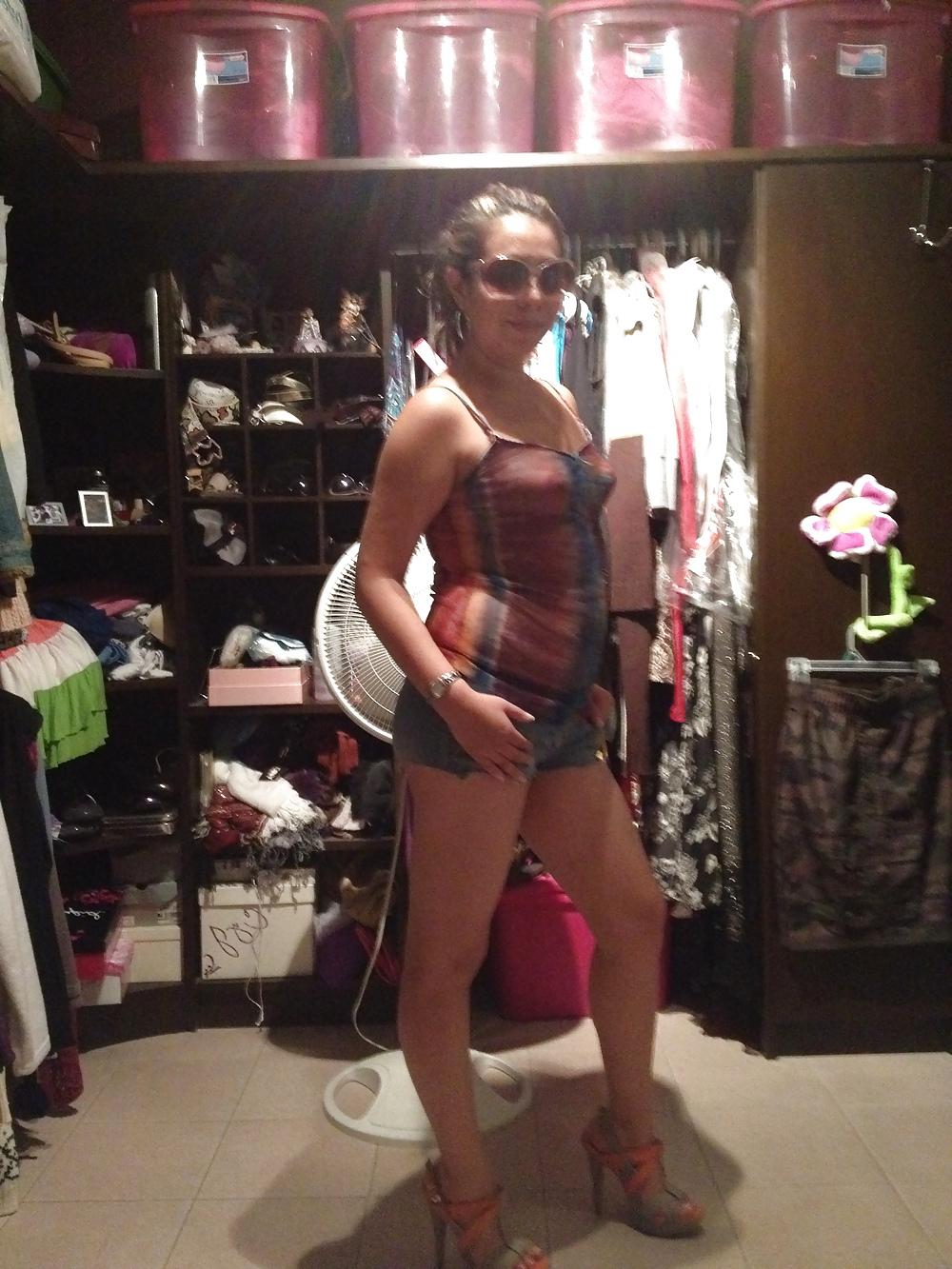 11P Esposa puta en shorts.wife slut latin milf in shorts