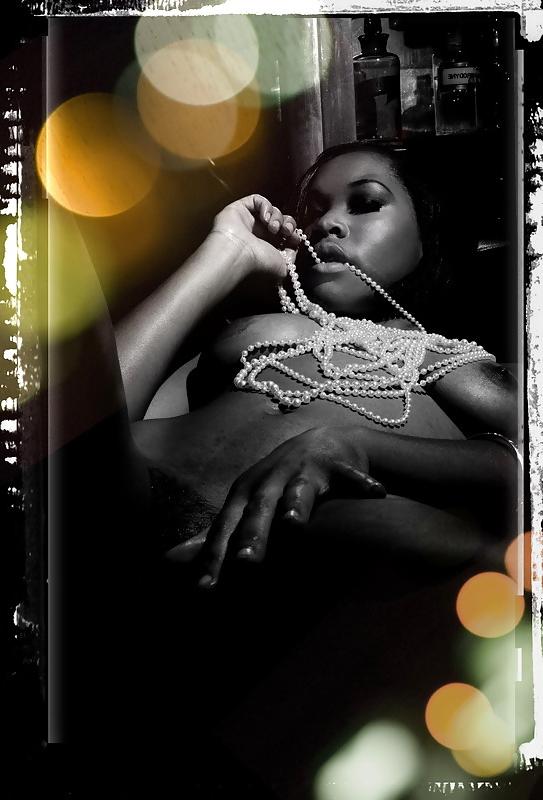 25P 36-BLACK & WHITE ALBUM