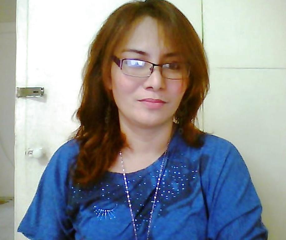 18P Tez - Horny Filipina MILF