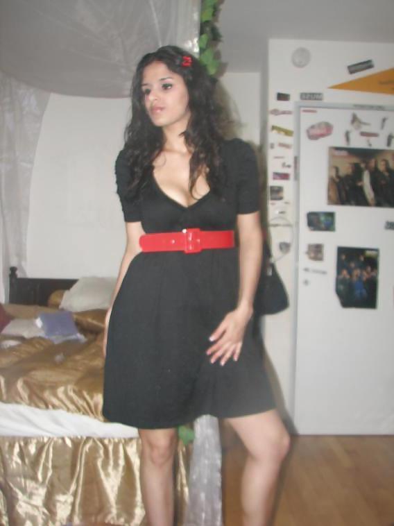 25P SEXY LATINA CHICK