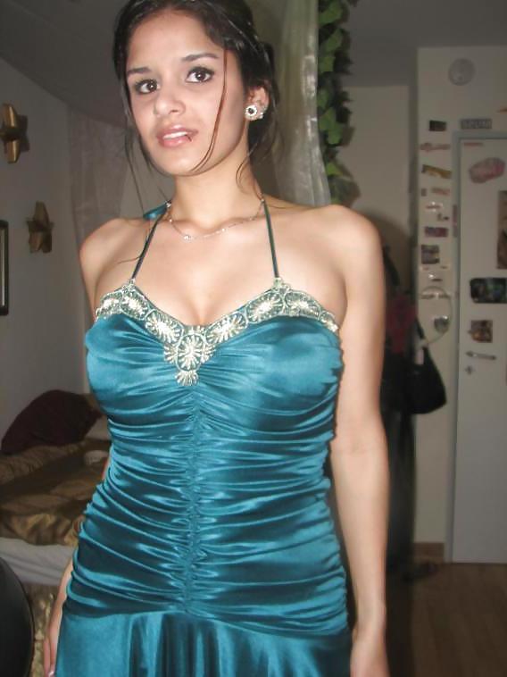 25P SEXY LATINA CHICK