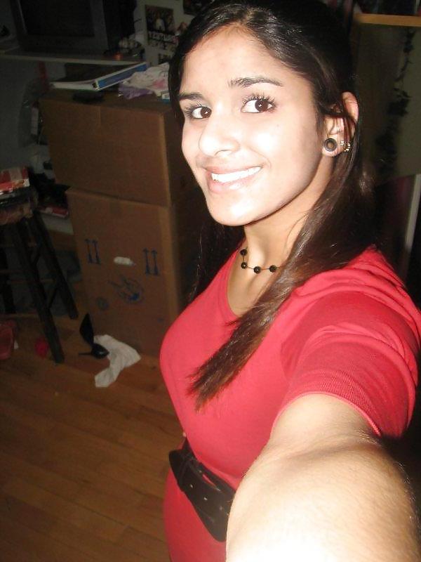 25P SEXY LATINA CHICK