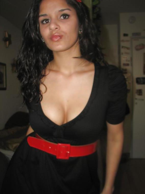 25P SEXY LATINA CHICK