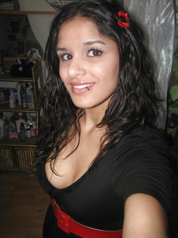 25P SEXY LATINA CHICK