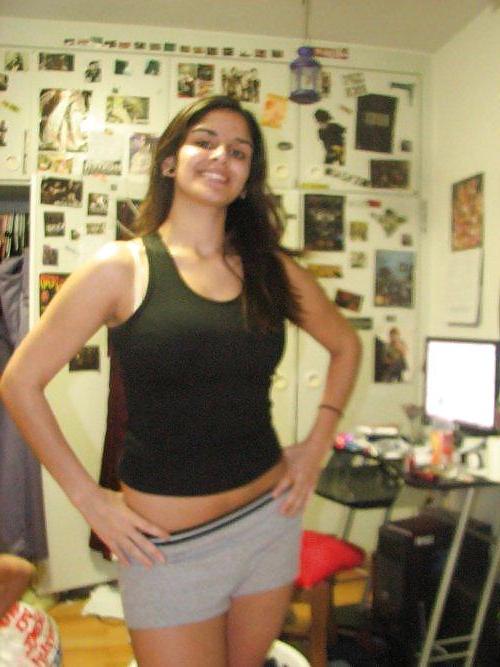 25P SEXY LATINA CHICK