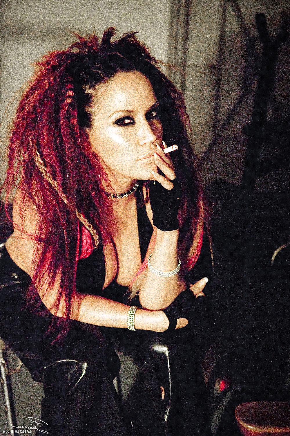 10P Wanking favourites: fuckable smokers 8