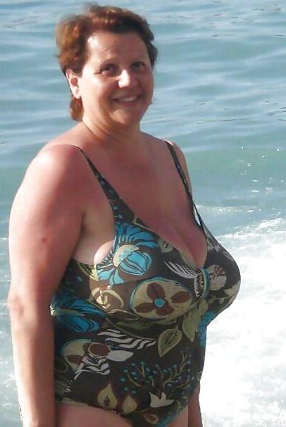 25P Swimsuits bikinis bras bbw mature dressed teen big huge 18