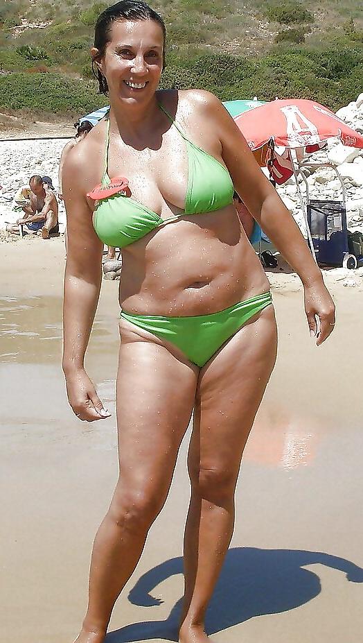 25P Swimsuits bikinis bras bbw mature dressed teen big huge 18