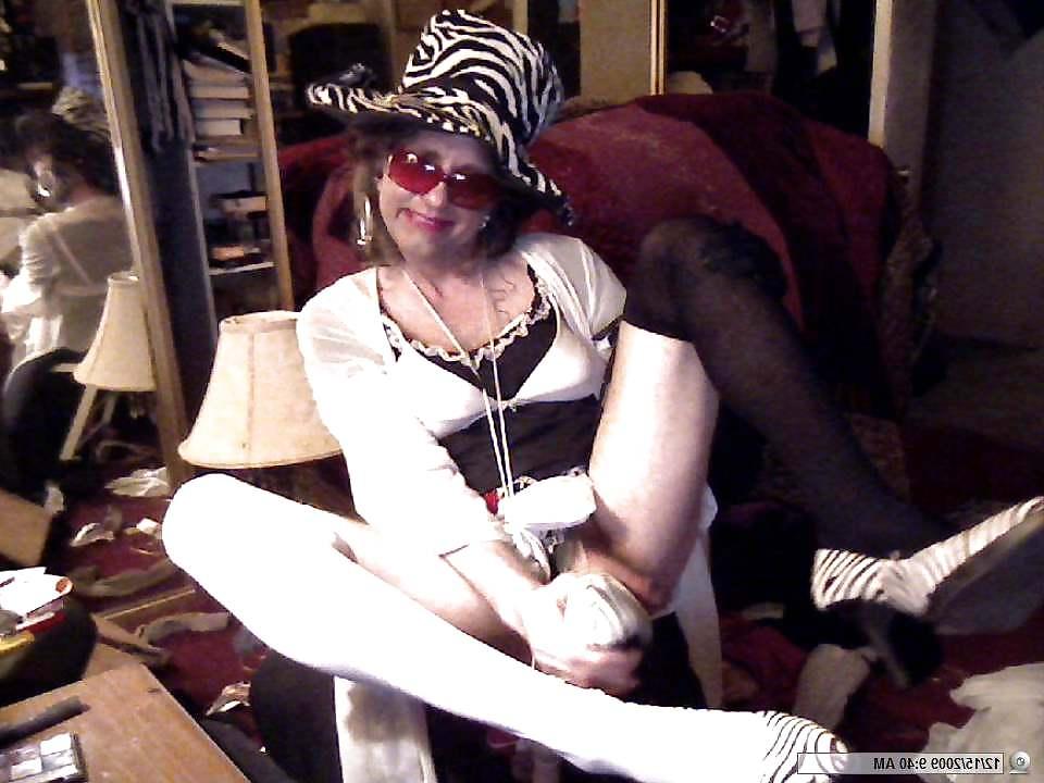 25P SEXHELEZZBO PHOTOS