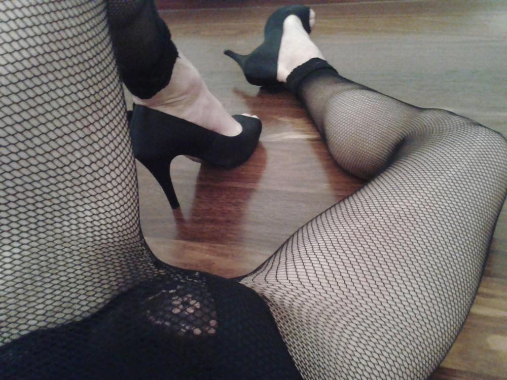 7P Fishnet leggins & heels