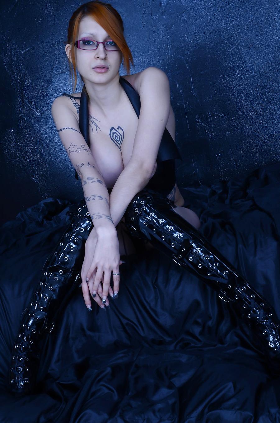 22P Ariane Saint Latex Blau 