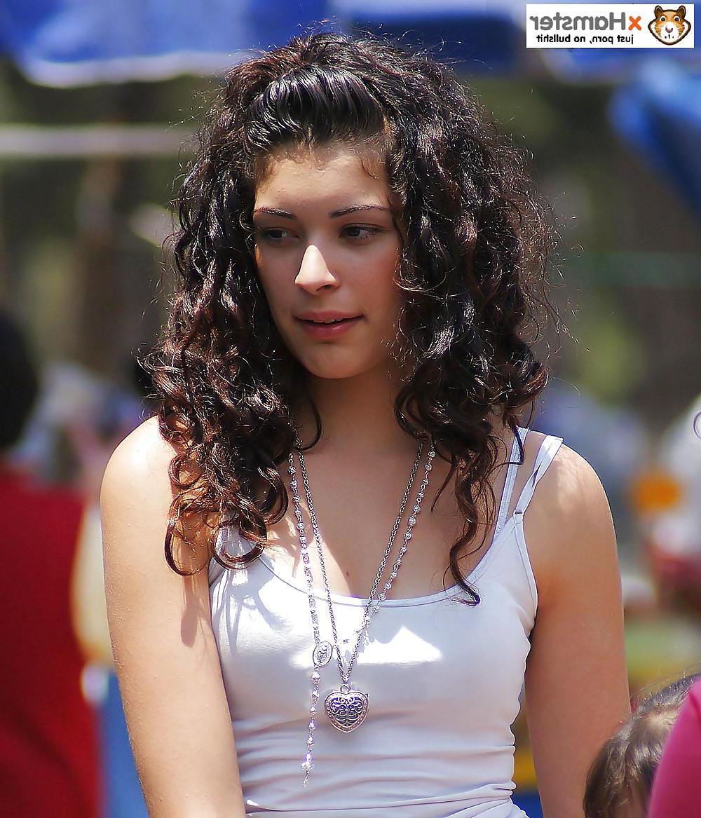 5P Young Latina  Voyeur Pics