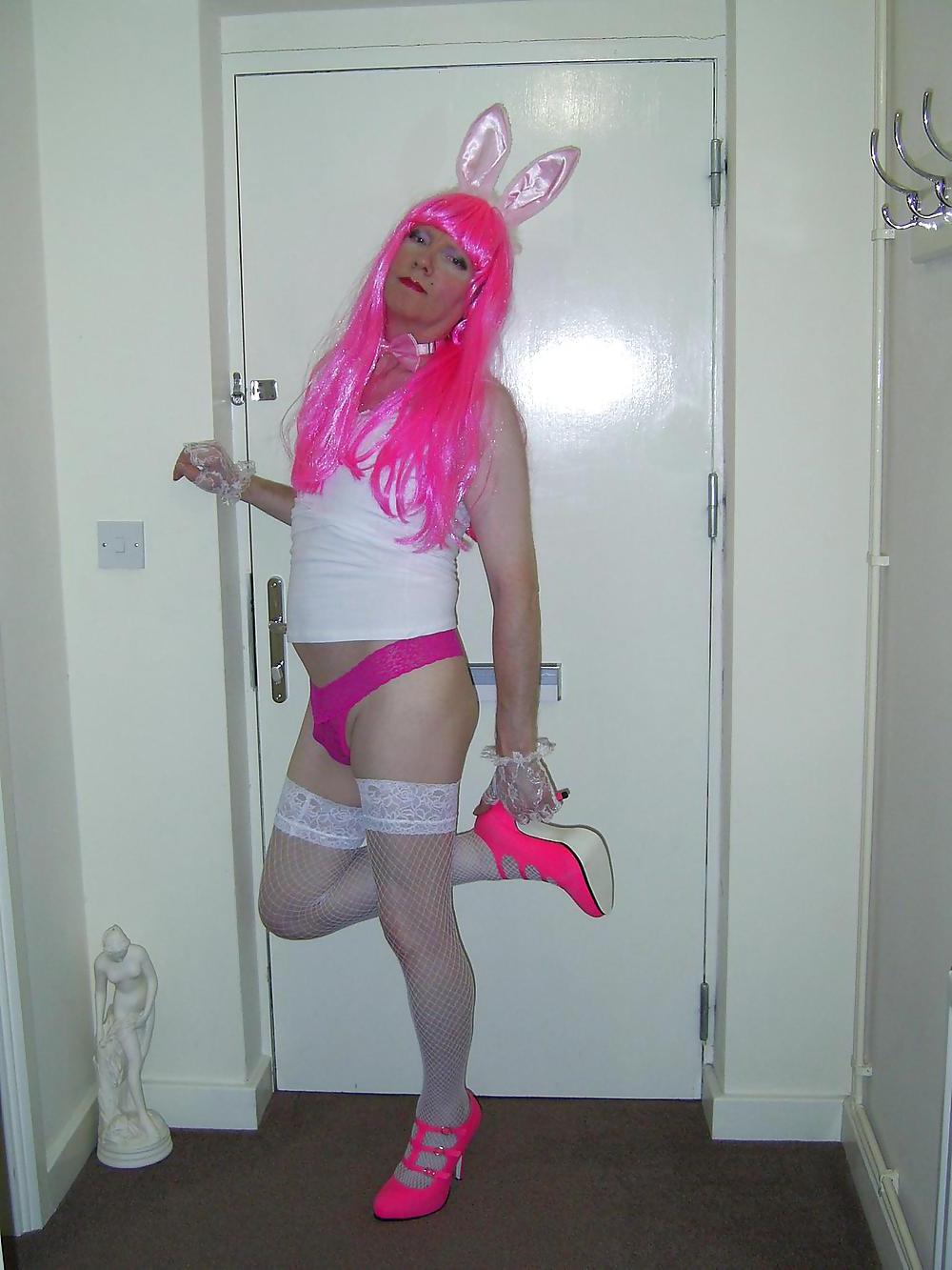 21P Suzi Sucks: Bunny Gurl, 1 of 2