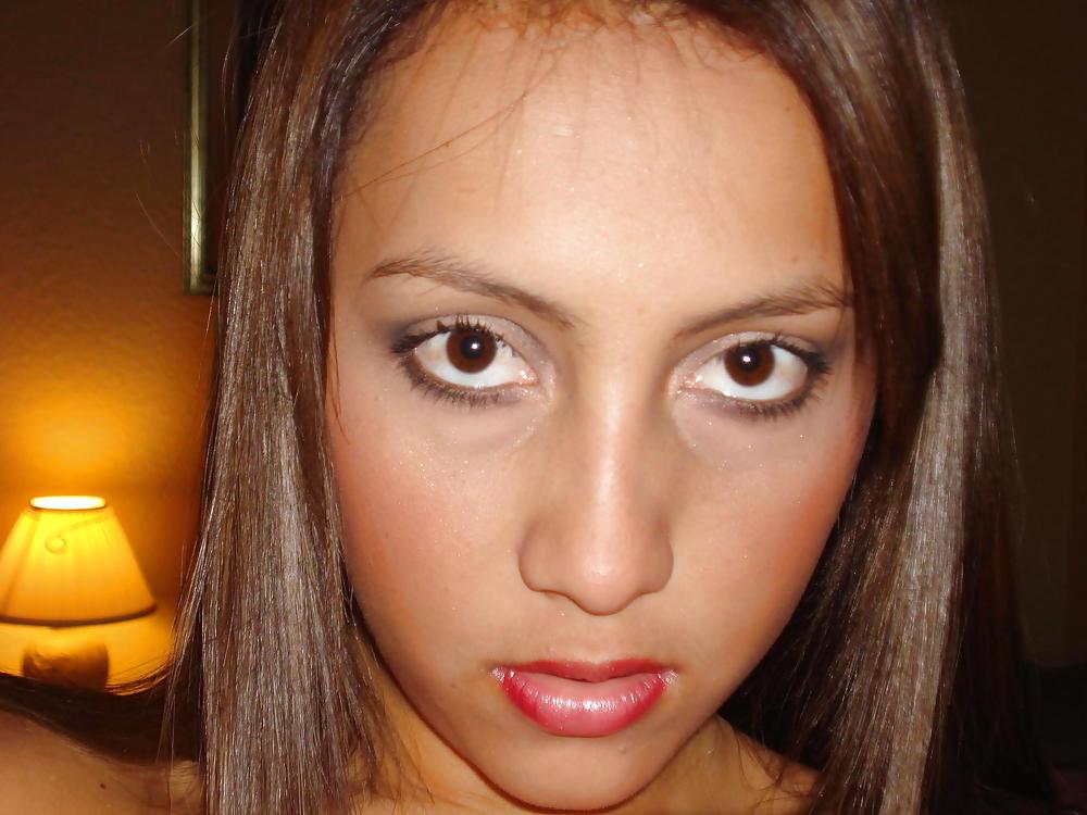 21P SWEET LOOKING LATINA