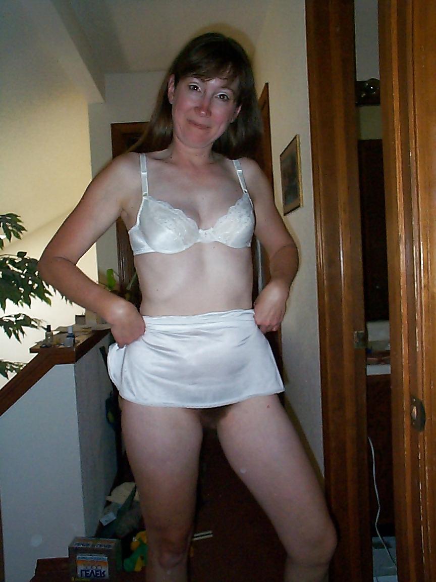 25P Hot Hairy Mature Babe